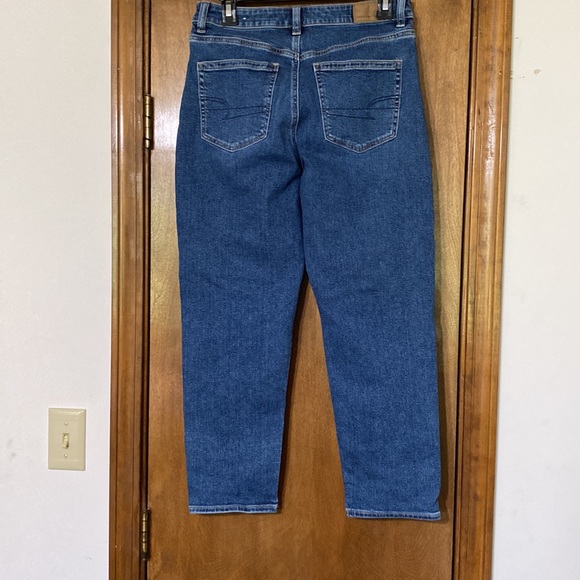 Women’s size 6 short American Eagle stretch mom Jean - Picture 2 of 5